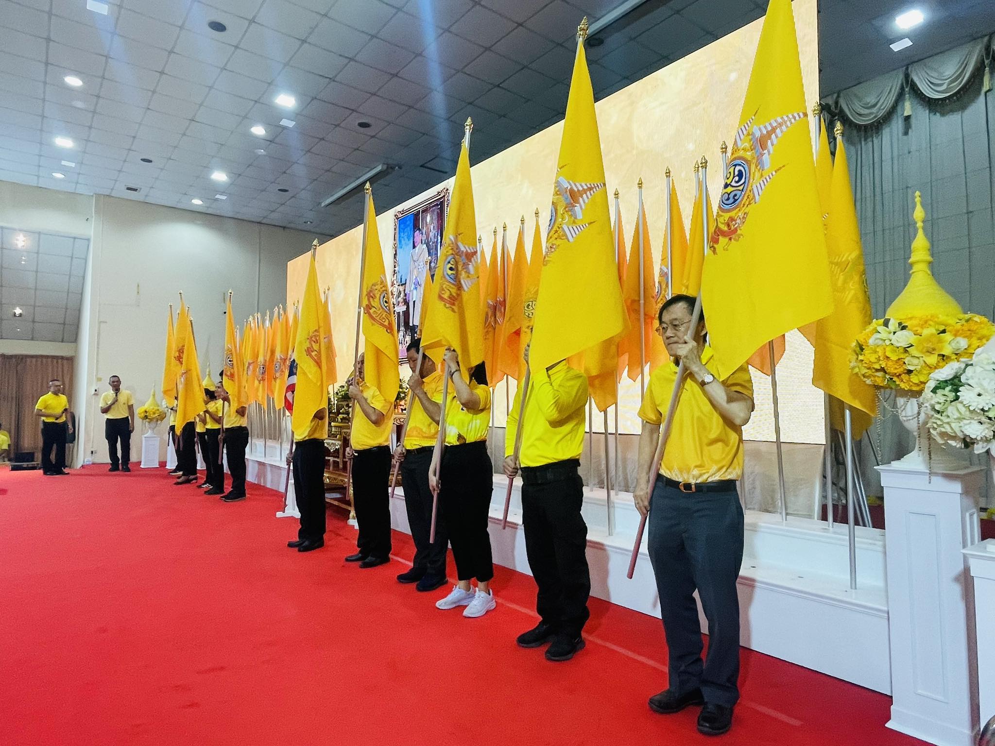 ม.นครพนม ร่วมพิธีรับธงตราสัญลักษณ์งานเฉลิมพระเกียรติพระบาทสมเด็จพระเจ้าอยู่หัว