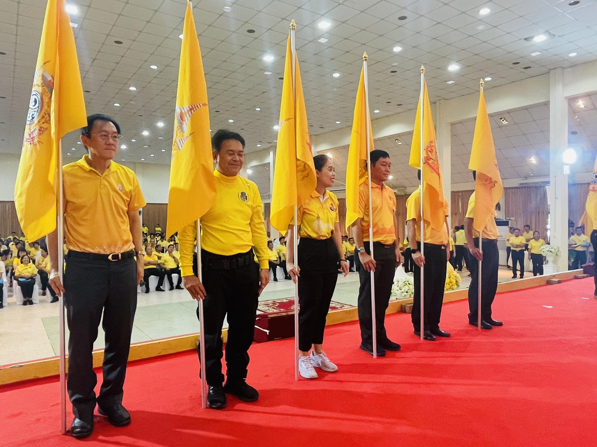 ม.นครพนม ร่วมพิธีรับธงตราสัญลักษณ์งานเฉลิมพระเกียรติพระบาทสมเด็จพระเจ้าอยู่หัว