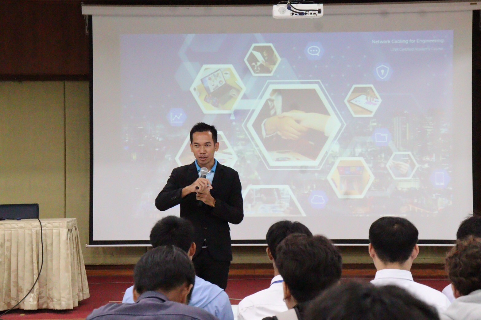 คณะเทคโนโลยีอุตสาหกรรม ฝึกอบรม “Link Certified Network Cabling For Engineering” พัฒนาองค์ความรู้ด้านวิศวกรรมไฟฟ้าและอิเล็กทรอนิกส์ แก่นักศึกษาระดับอาชีวศึกษา