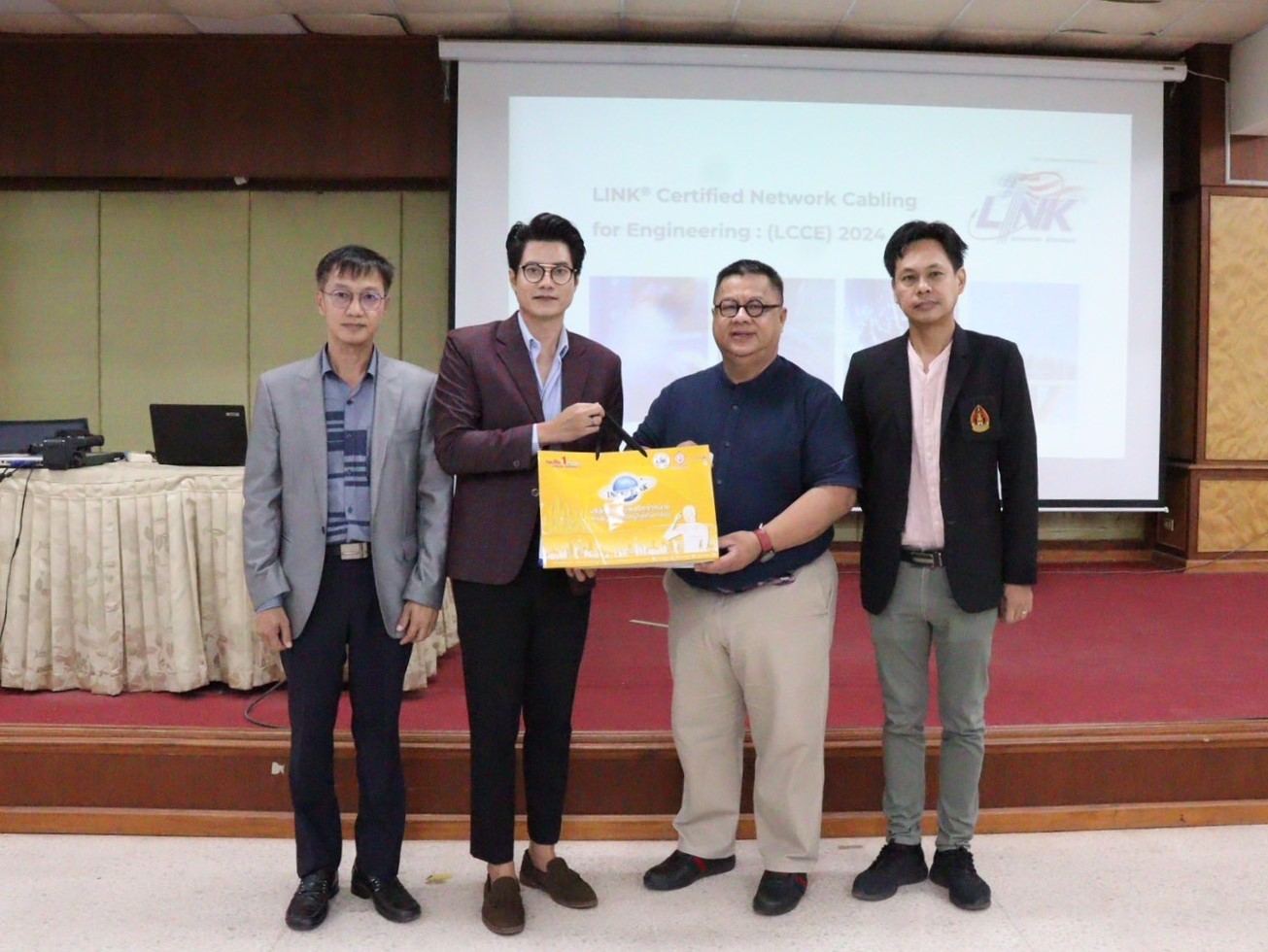 คณะเทคโนโลยีอุตสาหกรรม ฝึกอบรม “Link Certified Network Cabling For Engineering” พัฒนาองค์ความรู้ด้านวิศวกรรมไฟฟ้าและอิเล็กทรอนิกส์ แก่นักศึกษาระดับอาชีวศึกษา
