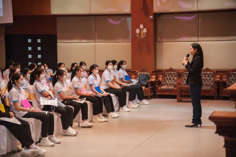 วพบ.นครพนม จัดโครงการปฐมนิเทศนักศึกษาใหม่ หลักสูตรพยาบาลศาสตร์ รุ่นที่ 32 ประจำปีการศึกษา 2567