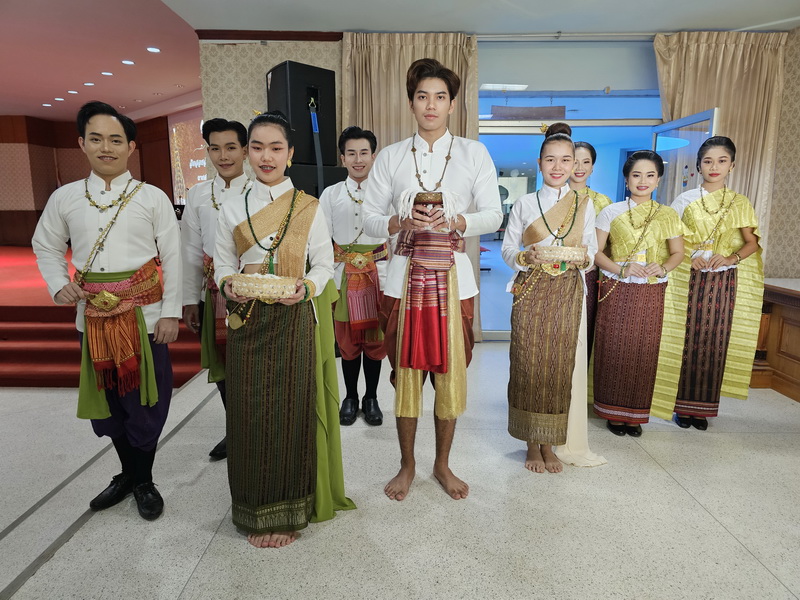 คณะศิลปศาสตร์และวิทยาศาสตร์จัดกิจกรรม ฮีตฮอยฮัก สายใยพี่น้อง บายศรีเอิ้นขวัญเจ้า ต้อนฮับเข้าเฮือนสินสาด