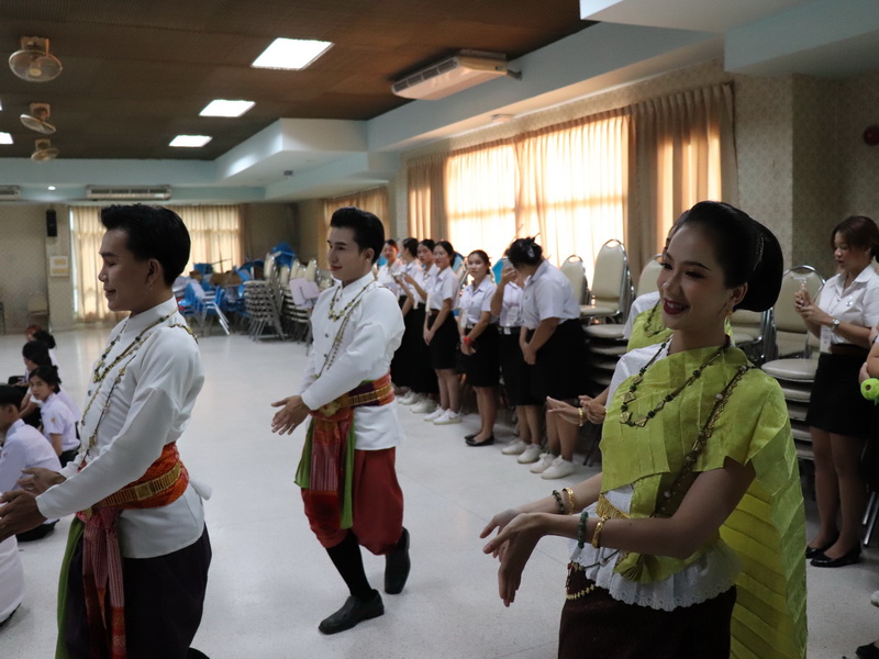คณะศิลปศาสตร์และวิทยาศาสตร์จัดกิจกรรม ฮีตฮอยฮัก สายใยพี่น้อง บายศรีเอิ้นขวัญเจ้า ต้อนฮับเข้าเฮือนสินสาด