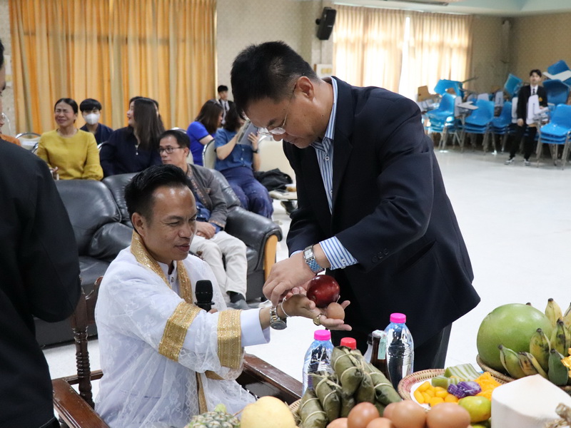 คณะศิลปศาสตร์และวิทยาศาสตร์จัดกิจกรรม ฮีตฮอยฮัก สายใยพี่น้อง บายศรีเอิ้นขวัญเจ้า ต้อนฮับเข้าเฮือนสินสาด