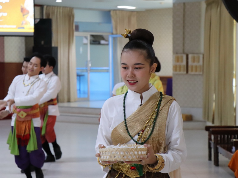 คณะศิลปศาสตร์และวิทยาศาสตร์จัดกิจกรรม ฮีตฮอยฮัก สายใยพี่น้อง บายศรีเอิ้นขวัญเจ้า ต้อนฮับเข้าเฮือนสินสาด