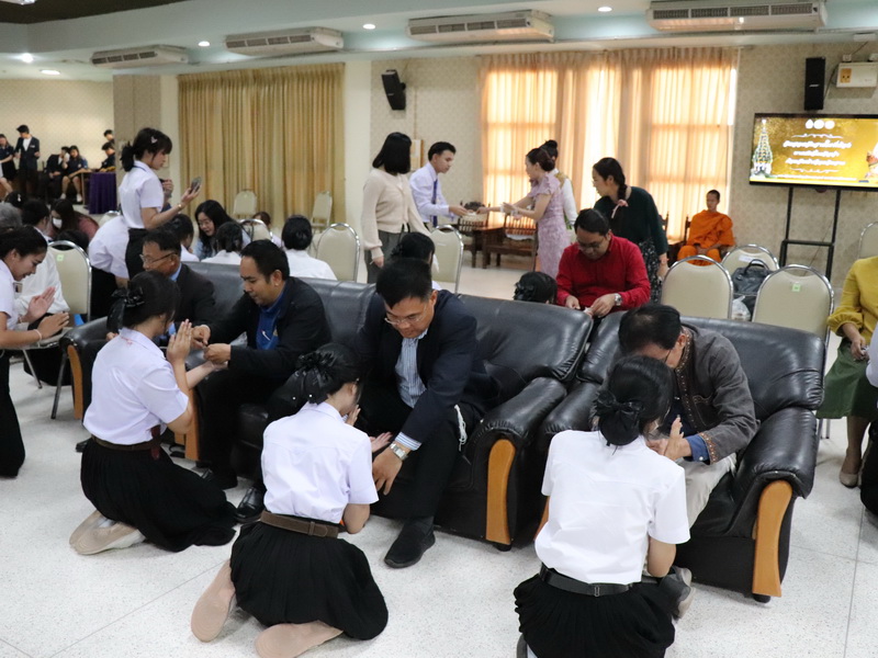 คณะศิลปศาสตร์และวิทยาศาสตร์จัดกิจกรรม ฮีตฮอยฮัก สายใยพี่น้อง บายศรีเอิ้นขวัญเจ้า ต้อนฮับเข้าเฮือนสินสาด