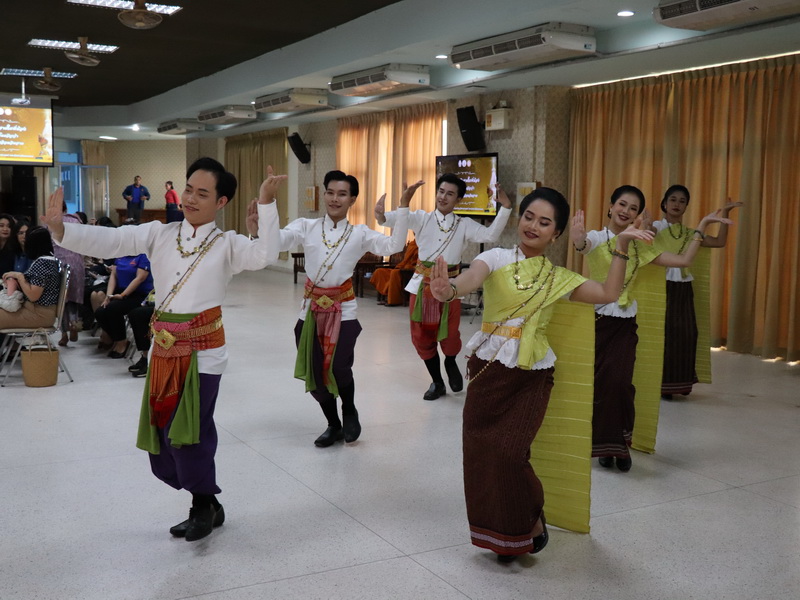 คณะศิลปศาสตร์และวิทยาศาสตร์จัดกิจกรรม ฮีตฮอยฮัก สายใยพี่น้อง บายศรีเอิ้นขวัญเจ้า ต้อนฮับเข้าเฮือนสินสาด