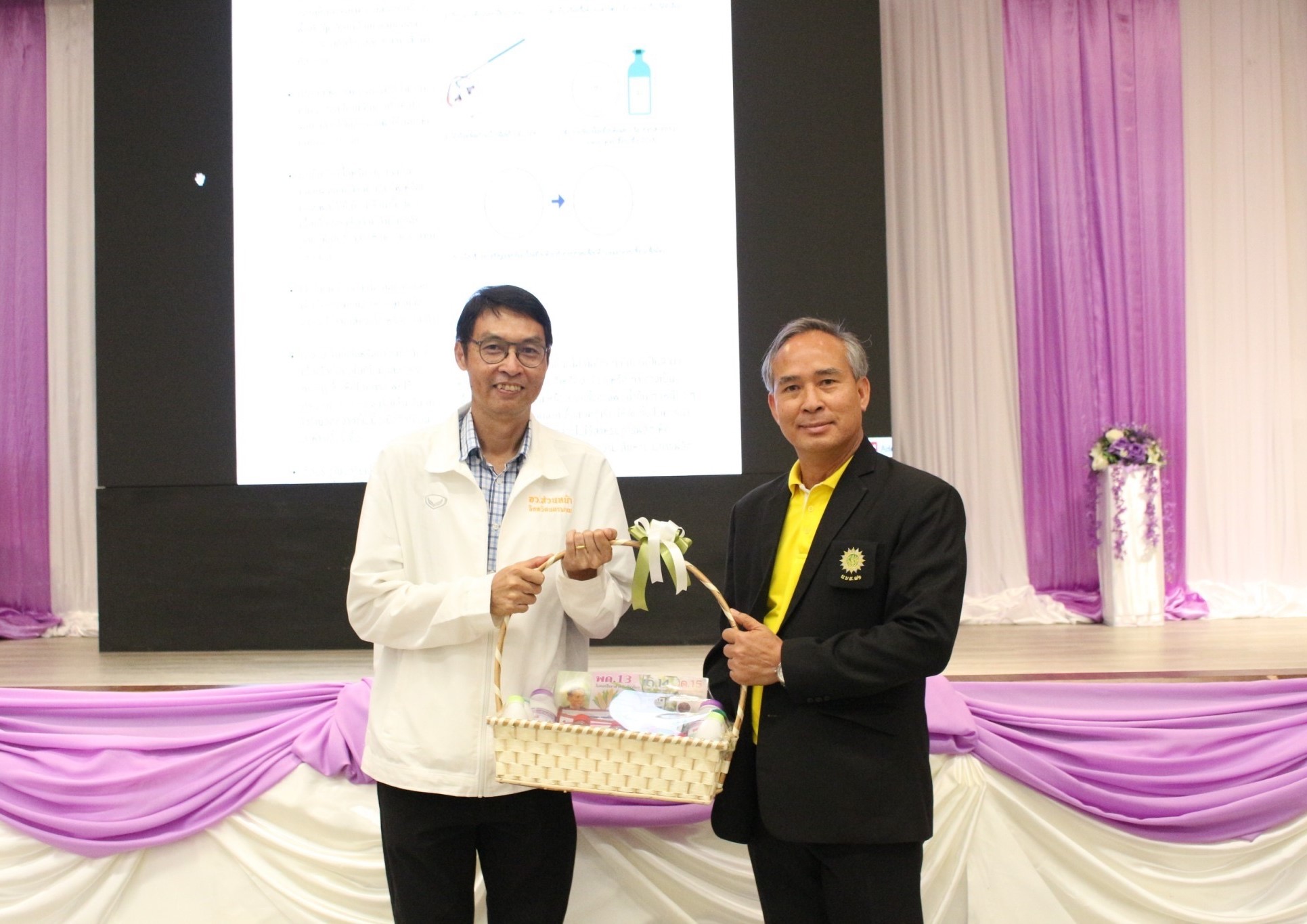 นักวิชาการ ม.นครพนม ร่วมถ่ายทอดองค์ความรู้ด้านความหลากหลายทางชีวภาพของจุลินทรีย์ดิน ในการประชุมเชิงปฏิบัติการขับเคลื่อนศูนย์ชีวภาพชุมชน (Community Biological Center: CBC LDD)