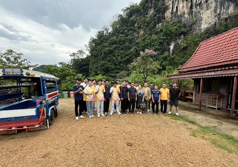 สาขาวิชาดนตรีศึกษา คณะครุศาสตร์ ร่วมแลกเปลี่ยนศิลปวัฒนธรรมด้าน “หมอลำพื้นบ้าน” ณ แขวงคำม่วน สปป.ลาว