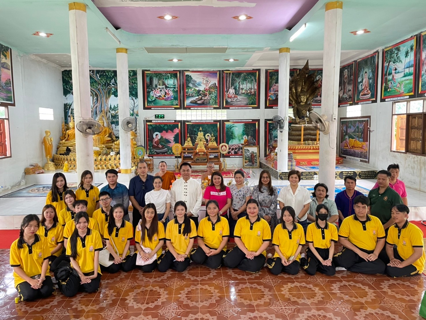 นักศึกษาและบุคลากร หน่วยงานเขตพื้นที่ศรีโคตรบูรณ์ ม.นครพนม ทำบุญเนื่องในวันอาสาฬบูชาและวันเข้าพรรษา ประจำปี 2567