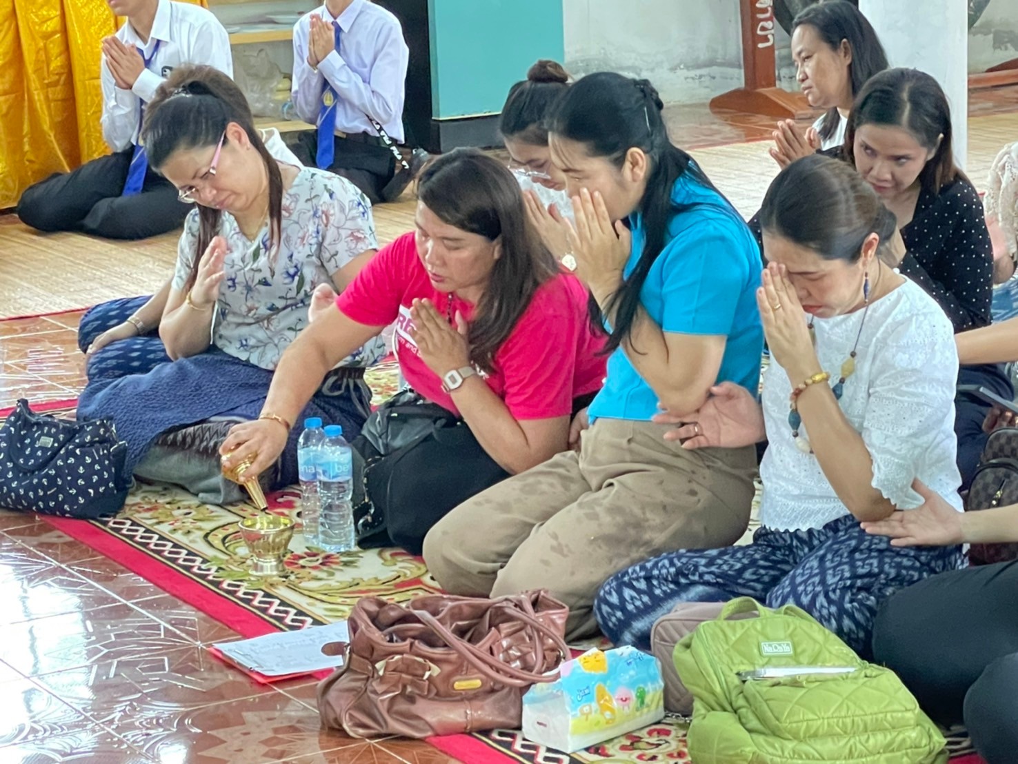 นักศึกษาและบุคลากร หน่วยงานเขตพื้นที่ศรีโคตรบูรณ์ ม.นครพนม ทำบุญเนื่องในวันอาสาฬบูชาและวันเข้าพรรษา ประจำปี 2567