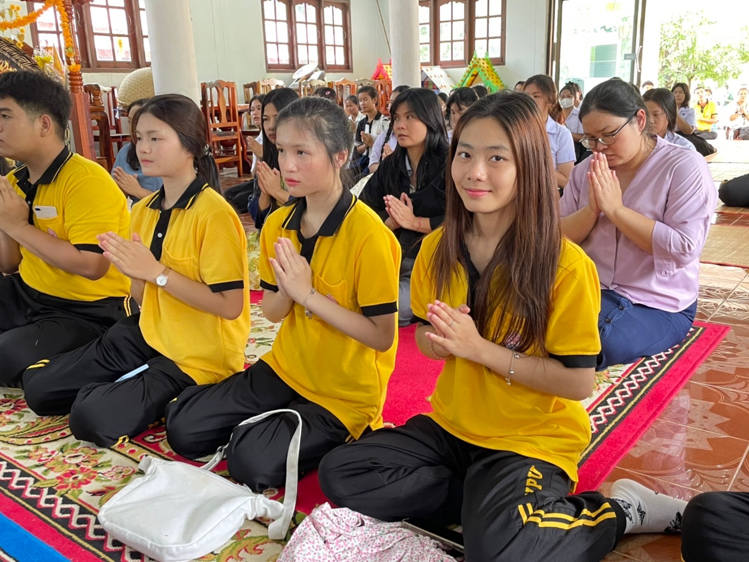 นักศึกษาและบุคลากร หน่วยงานเขตพื้นที่ศรีโคตรบูรณ์ ม.นครพนม ทำบุญเนื่องในวันอาสาฬบูชาและวันเข้าพรรษา ประจำปี 2567