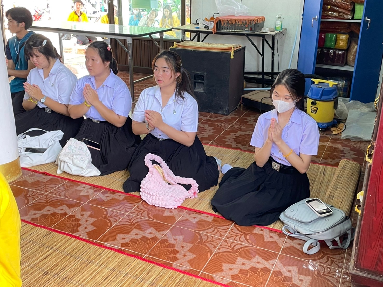 นักศึกษาและบุคลากร หน่วยงานเขตพื้นที่ศรีโคตรบูรณ์ ม.นครพนม ทำบุญเนื่องในวันอาสาฬบูชาและวันเข้าพรรษา ประจำปี 2567