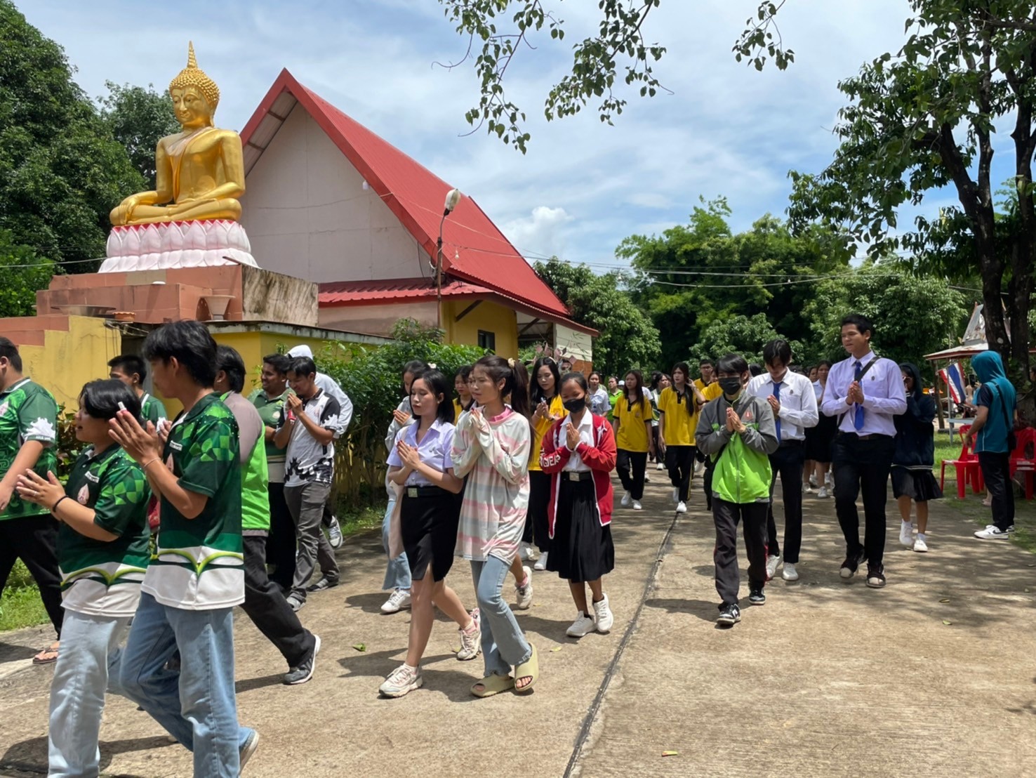 นักศึกษาและบุคลากร หน่วยงานเขตพื้นที่ศรีโคตรบูรณ์ ม.นครพนม ทำบุญเนื่องในวันอาสาฬบูชาและวันเข้าพรรษา ประจำปี 2567