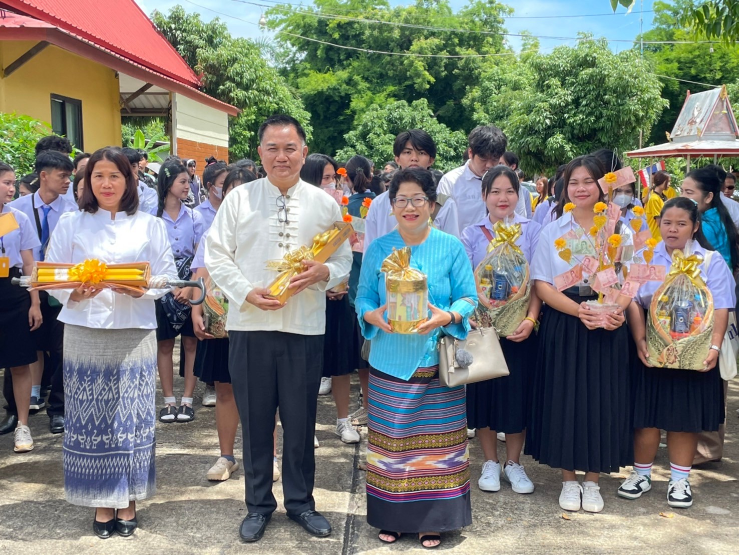 นักศึกษาและบุคลากร หน่วยงานเขตพื้นที่ศรีโคตรบูรณ์ ม.นครพนม ทำบุญเนื่องในวันอาสาฬบูชาและวันเข้าพรรษา ประจำปี 2567