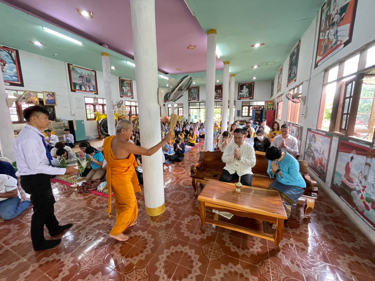 นักศึกษาและบุคลากร หน่วยงานเขตพื้นที่ศรีโคตรบูรณ์ ม.นครพนม ทำบุญเนื่องในวันอาสาฬบูชาและวันเข้าพรรษา ประจำปี 2567