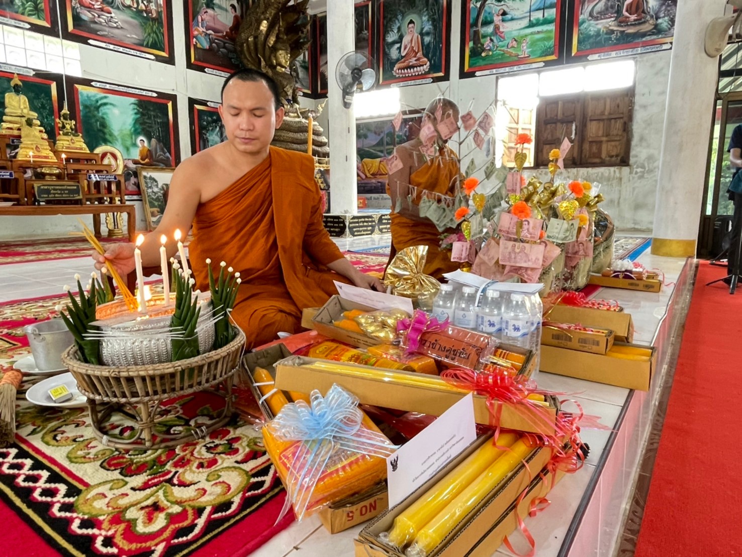 นักศึกษาและบุคลากร หน่วยงานเขตพื้นที่ศรีโคตรบูรณ์ ม.นครพนม ทำบุญเนื่องในวันอาสาฬบูชาและวันเข้าพรรษา ประจำปี 2567