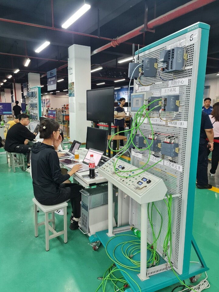 ม.นครพนม หารือวิทยาลัยอาชีวศึกษาเมืองฉงชิ่ง สาธารณรัฐประชาชนจีน พัฒนาหลักสูตรด้าน EV ทั้งในระดับ ปวส. และ ป.ตรี