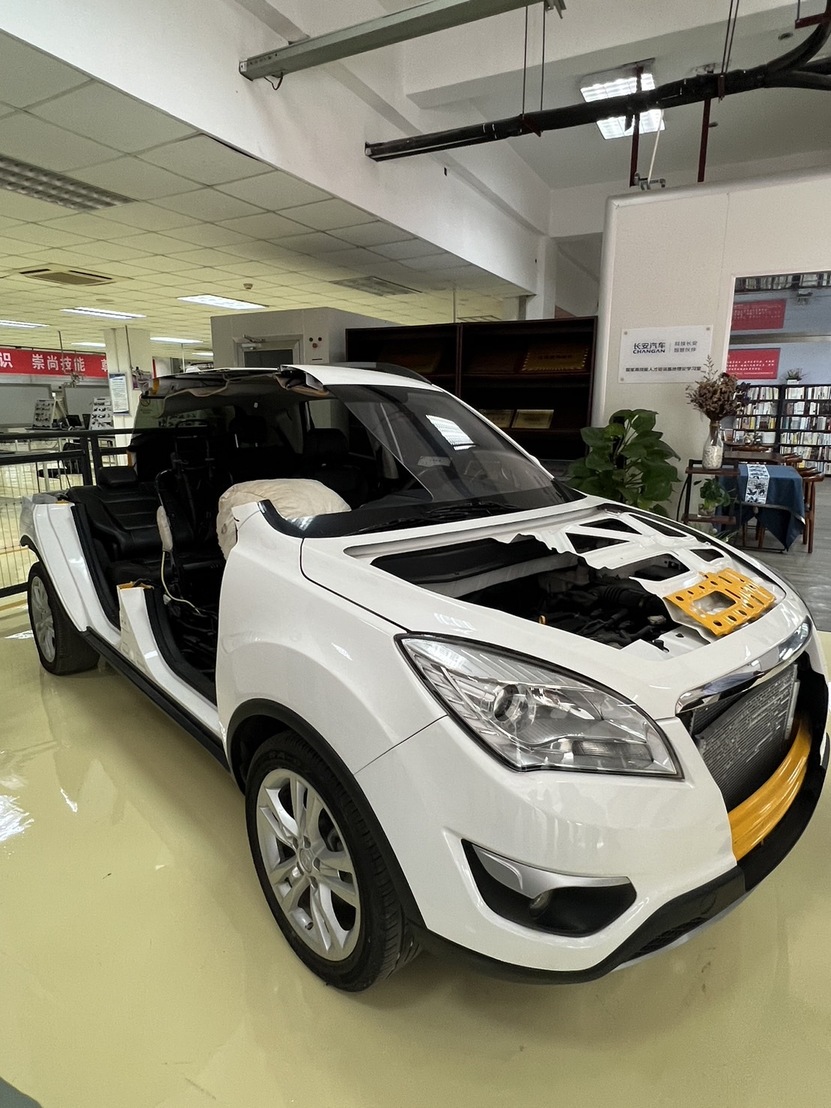 บริษัท ฉางอาน (CHANGAN) พร้อมทำความร่วมมือพัฒนาหลักสูตรด้าน EV และตั้งจัดศูนย์ฝึกอบรมด้าน EV ที่ ม.นครพนม (CHANGAN is ready to collaborate on developing EV curricula and establish an EV training center at Nakhon Phanom University.)