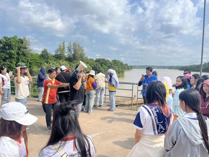 สาขาวิชาพัฒนาสังคมและสิ่งแวดล้อม คณะศิลปศาสตร์และวิทยาศาสตร์ แลกเปลี่ยนเรียนรู้กิจกรรมด้านสิ่งแวดล้อม จ.อุบลราชธานี