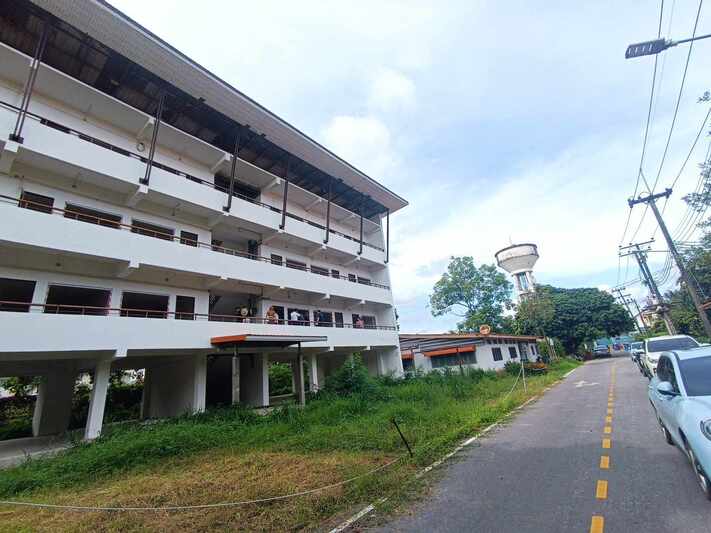 รก.อธิการบดี ลงพื้นที่ตรวจสอบการดำเนินงานก่อสร้างอาคารที่พักบุคลากร วิทยาลัยพยาบาลบรมราชชนนีนครพนม