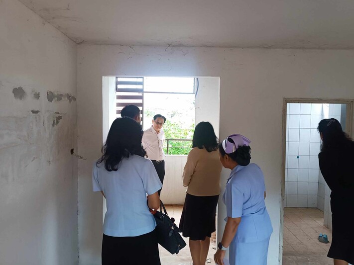 รก.อธิการบดี ลงพื้นที่ตรวจสอบการดำเนินงานก่อสร้างอาคารที่พักบุคลากร วิทยาลัยพยาบาลบรมราชชนนีนครพนม