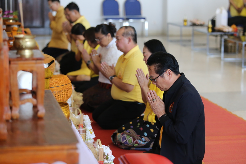 พิธีทำบุญตักบาตร วันคล้ายวันสถาปนามหาวิทยาลัยนครพนม ครบรอบ 19 ปี