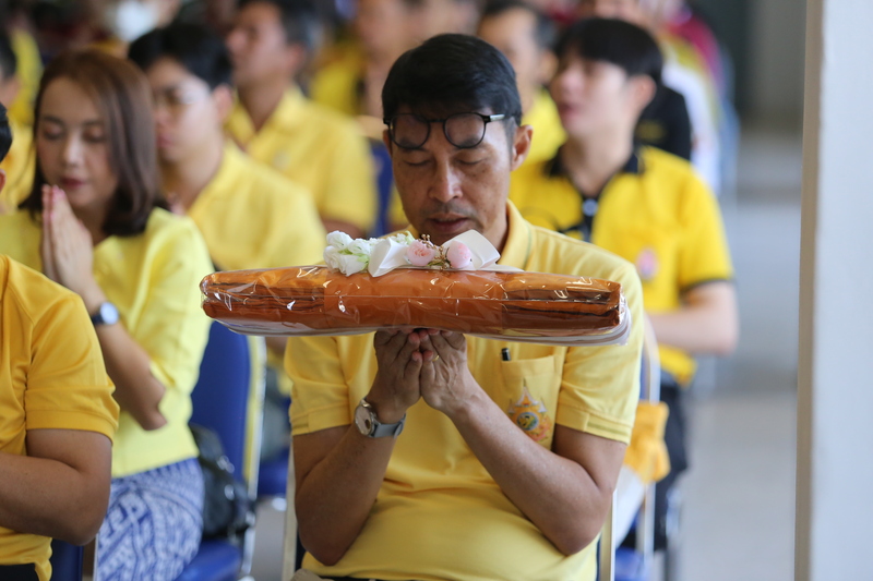 พิธีทำบุญตักบาตร วันคล้ายวันสถาปนามหาวิทยาลัยนครพนม ครบรอบ 19 ปี