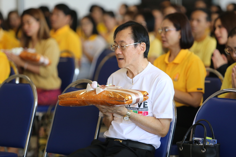 พิธีทำบุญตักบาตร วันคล้ายวันสถาปนามหาวิทยาลัยนครพนม ครบรอบ 19 ปี