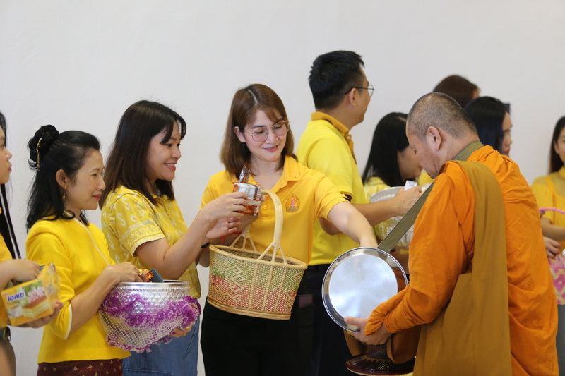 พิธีทำบุญตักบาตร วันคล้ายวันสถาปนามหาวิทยาลัยนครพนม ครบรอบ 19 ปี