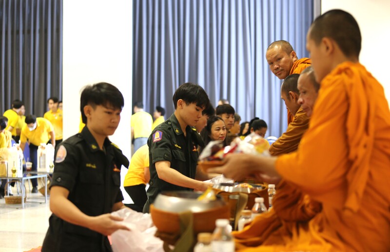 พิธีทำบุญตักบาตร วันคล้ายวันสถาปนามหาวิทยาลัยนครพนม ครบรอบ 19 ปี