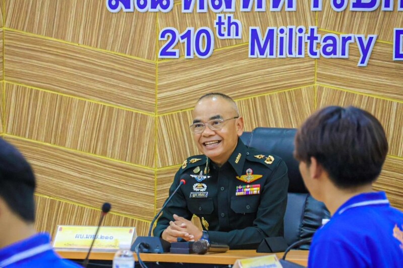 สาขาวิชารัฐประศาสนศาสตร์ เข้าศึกษาดูงานโครงการทหารพันธุ์ดีค่ายพระยอดเมืองขวาง พร้อมทดสอบกำลังใจกระโดดหอสูง