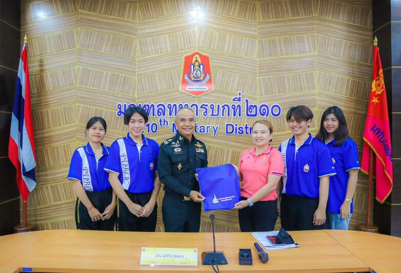 สาขาวิชารัฐประศาสนศาสตร์ เข้าศึกษาดูงานโครงการทหารพันธุ์ดีค่ายพระยอดเมืองขวาง พร้อมทดสอบกำลังใจกระโดดหอสูง