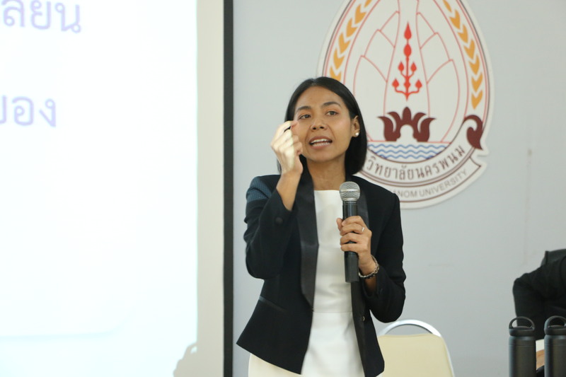 ม.นครพนม จัดโครงการฝึกอบรมการใช้สื่อออนไลน์ในการปฏิบัติงานอย่างสร้างสรรค์