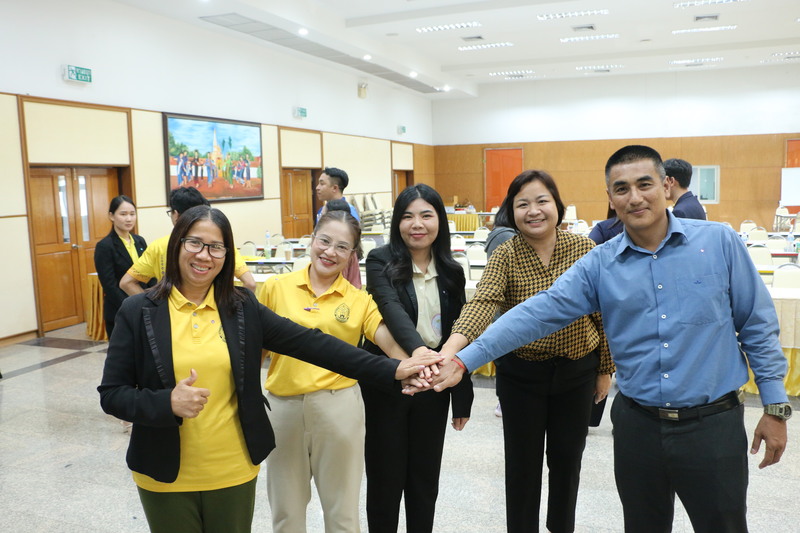 ม.นครพนม จัดโครงการฝึกอบรมการใช้สื่อออนไลน์ในการปฏิบัติงานอย่างสร้างสรรค์