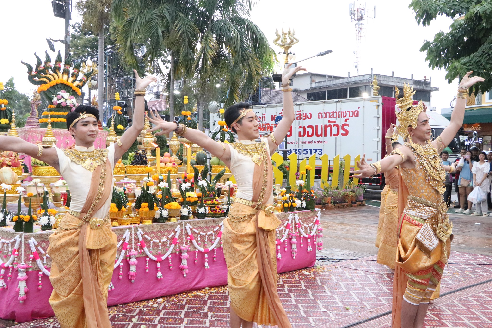 ม.นครพนม ร่วมพิธีเปิดโครงการกระตุ้นเศรษฐกิจด้านการส่งเสริมการท่องเที่ยวเมืองน่าเที่ยว