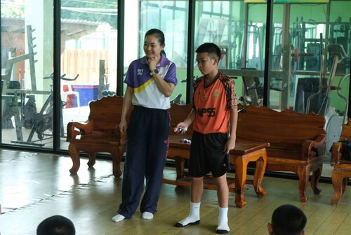 ม.นครพนม ฝึกอบรมให้ความรู้ศาสตร์กีฬาฟุตบอล แก่นักเรียนโรงเรียนกีฬาจังหวัดนครพนม