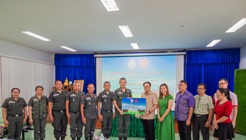 คณะเกษตรและเทคโนโลยี ม.นครพนม มอบวัวดำ “สายพันธุ์แบรงกัส” ให้กับ 3 หน่วยงาน สนุนการเรียนการสอนและการฝึกอาชีพ