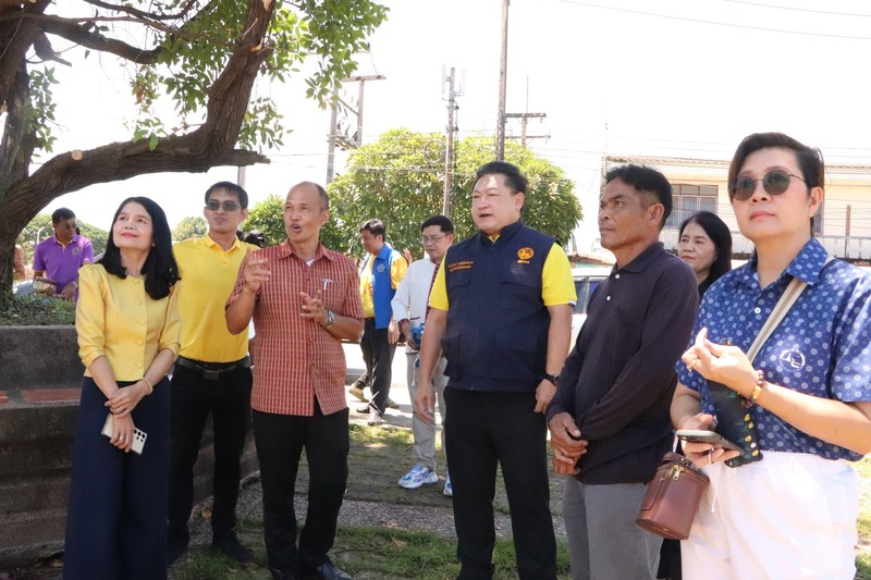 ม.นครพนม พร้อมรองผู้ว่าฯ นครพนม ลงพื้นที่ตรวจเยี่ยมให้กำลังใจคณะผู้จัดทำเรือไฟ