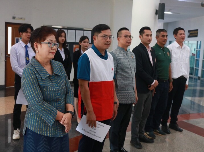 ม.นครพนม มอบเครื่องอุปโภคบริโภคและเครื่องนุ่งห่มแก่นักศึกษาที่ได้รับผลกระทบจากอุทกภัย