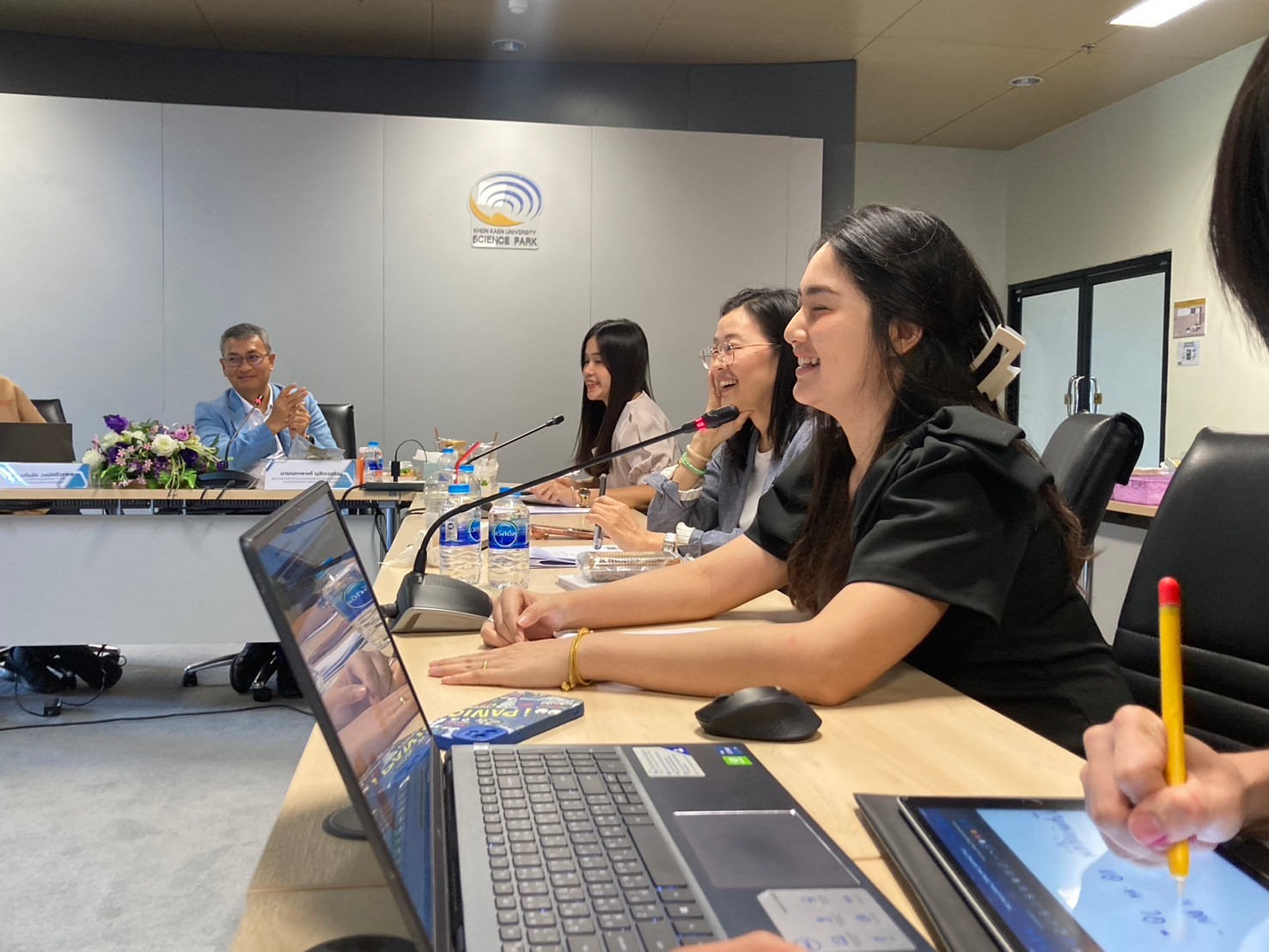 ศูนย์บ่มเพาะวิสาหกิจ ม.นครพนม เข้าร่วมนำเสนอผลการดำเนินงานงานและรับการประเมินผลการดำเนินของหน่วยบ่มเพาะวิสาหกิจ เครือข่ายอีสานตอนบน รอบ 24 เดือน ประจำ TOR 2566