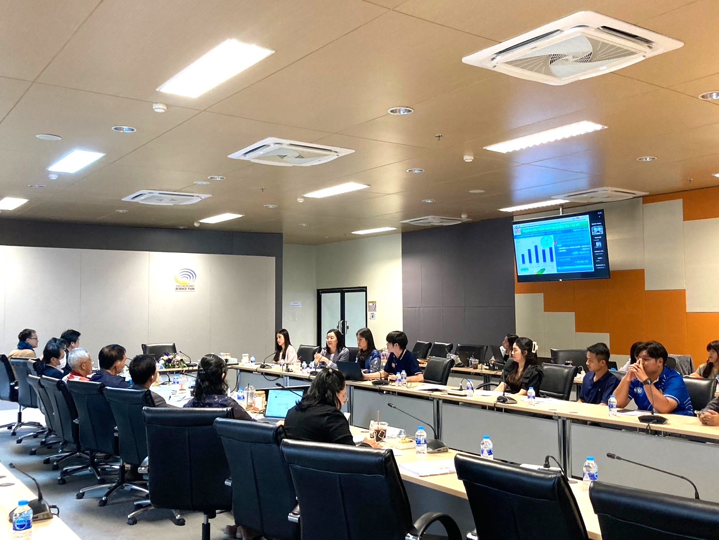 ศูนย์บ่มเพาะวิสาหกิจ ม.นครพนม เข้าร่วมนำเสนอผลการดำเนินงานงานและรับการประเมินผลการดำเนินของหน่วยบ่มเพาะวิสาหกิจ เครือข่ายอีสานตอนบน รอบ 24 เดือน ประจำ TOR 2566