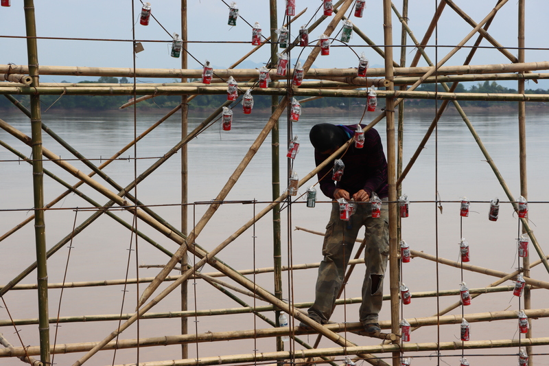 ม.นครพนม จัดพิธีบวงสรวงเสริมสิริมงคลก่อนไหลเรือไฟโชว์งานประเพณีไหลเรือไฟนครพนม ประจำปี 2567