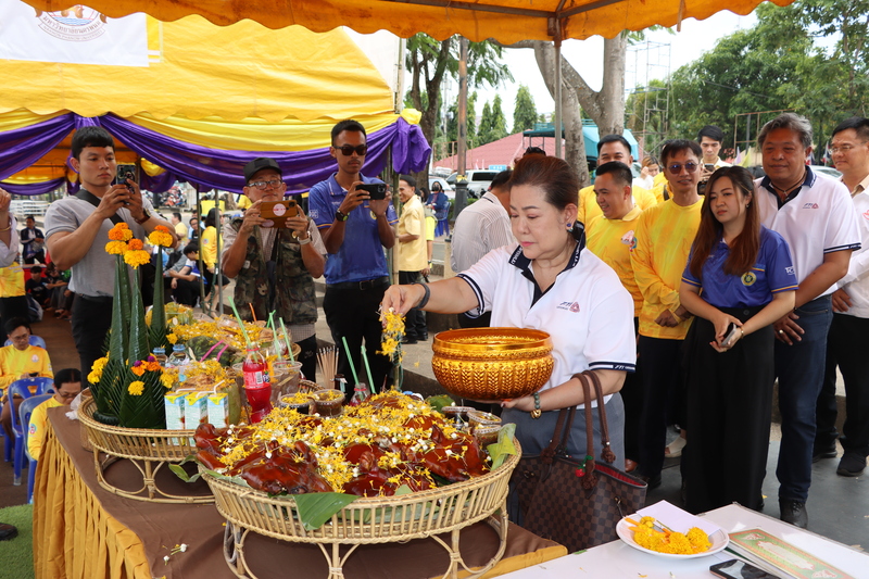 ม.นครพนม จัดพิธีบวงสรวงเสริมสิริมงคลก่อนไหลเรือไฟโชว์งานประเพณีไหลเรือไฟนครพนม ประจำปี 2567
