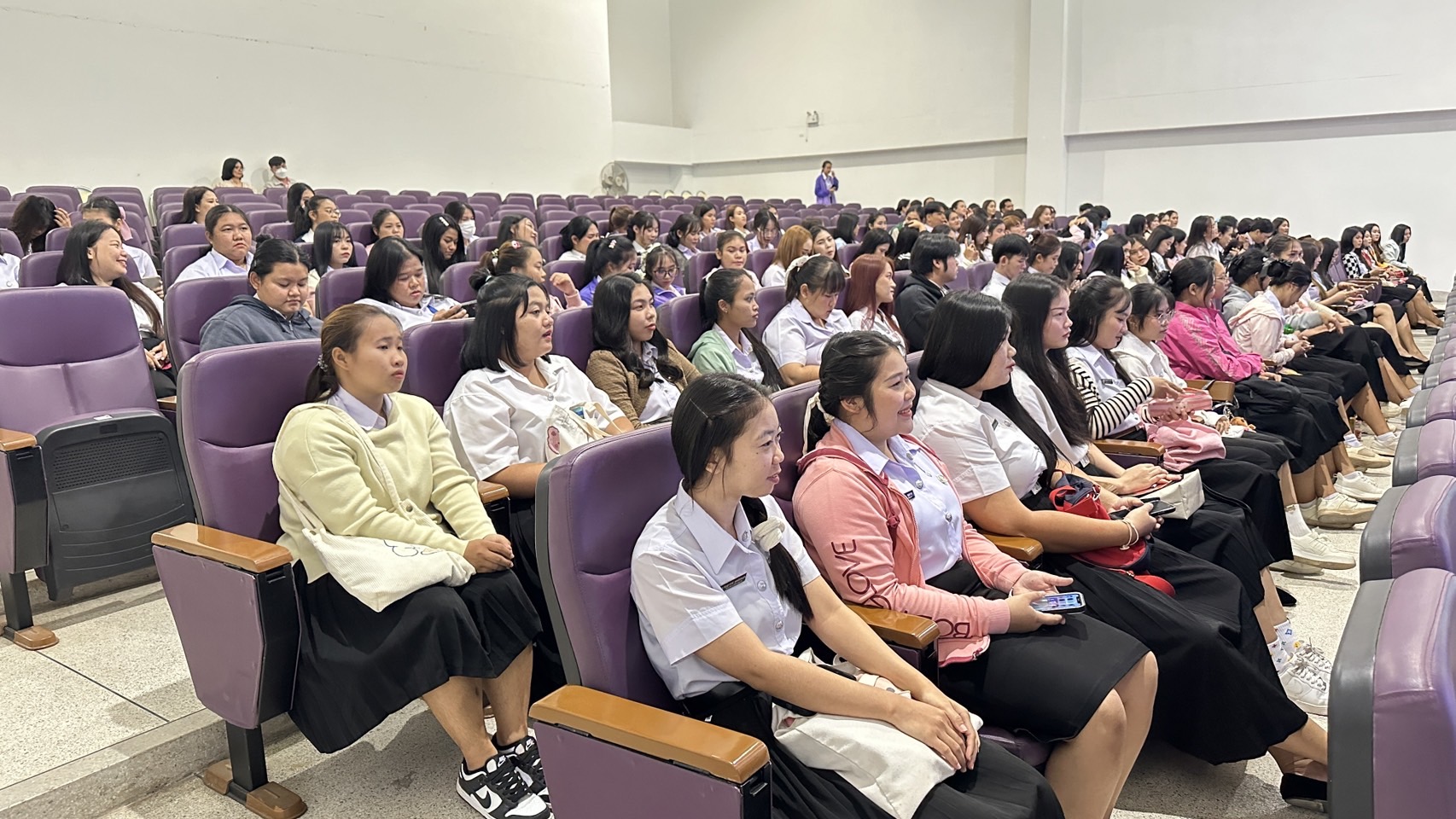 กองบริหารวิชาการ ม.นครพนม จัดกิจกรรมบรรยายแนวทางการศึกษาต่อ การฝึกประสบการณ์และการทำงานในประเทศสหรัฐอเมริกา