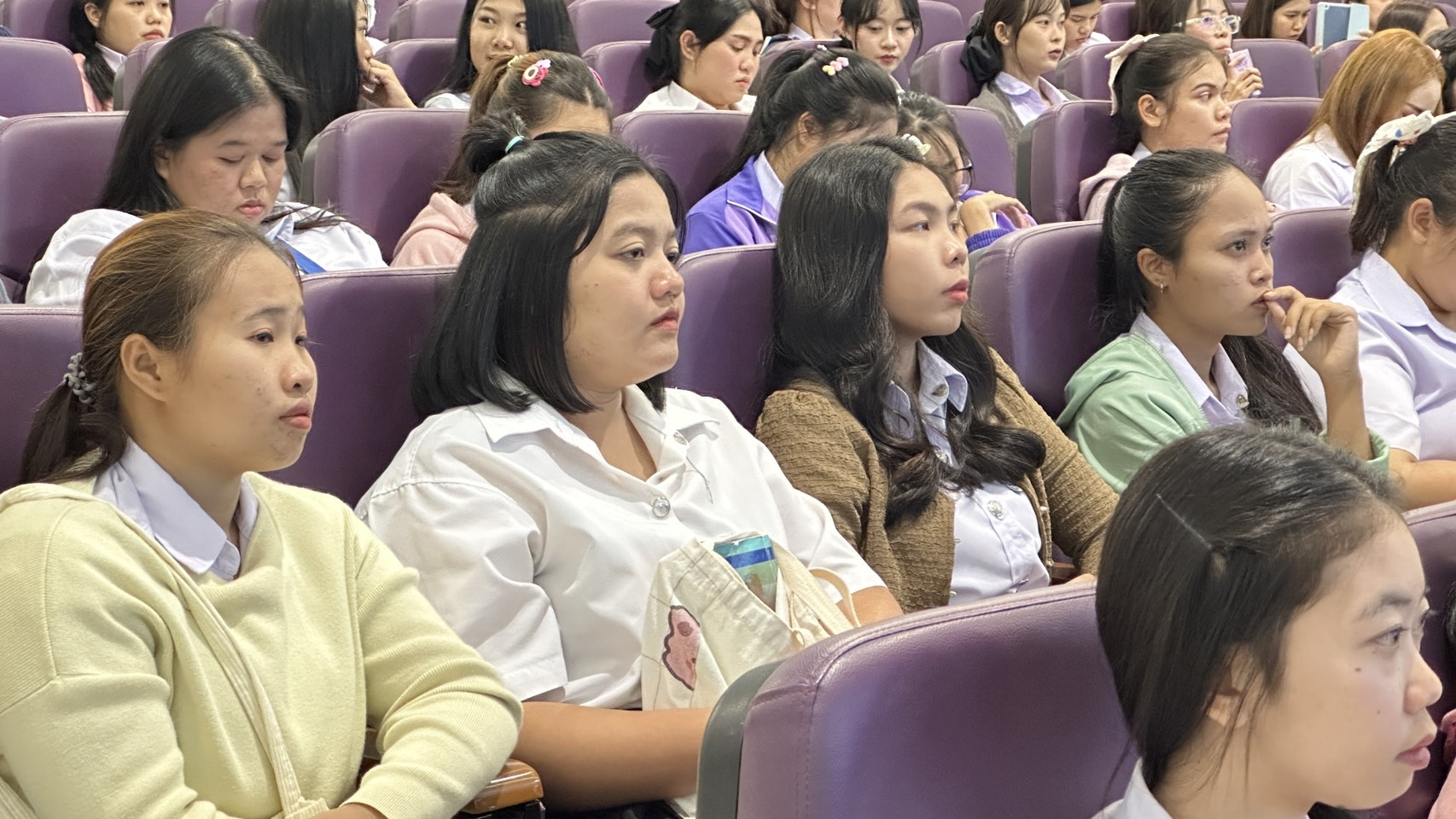 กองบริหารวิชาการ ม.นครพนม จัดกิจกรรมบรรยายแนวทางการศึกษาต่อ การฝึกประสบการณ์และการทำงานในประเทศสหรัฐอเมริกา