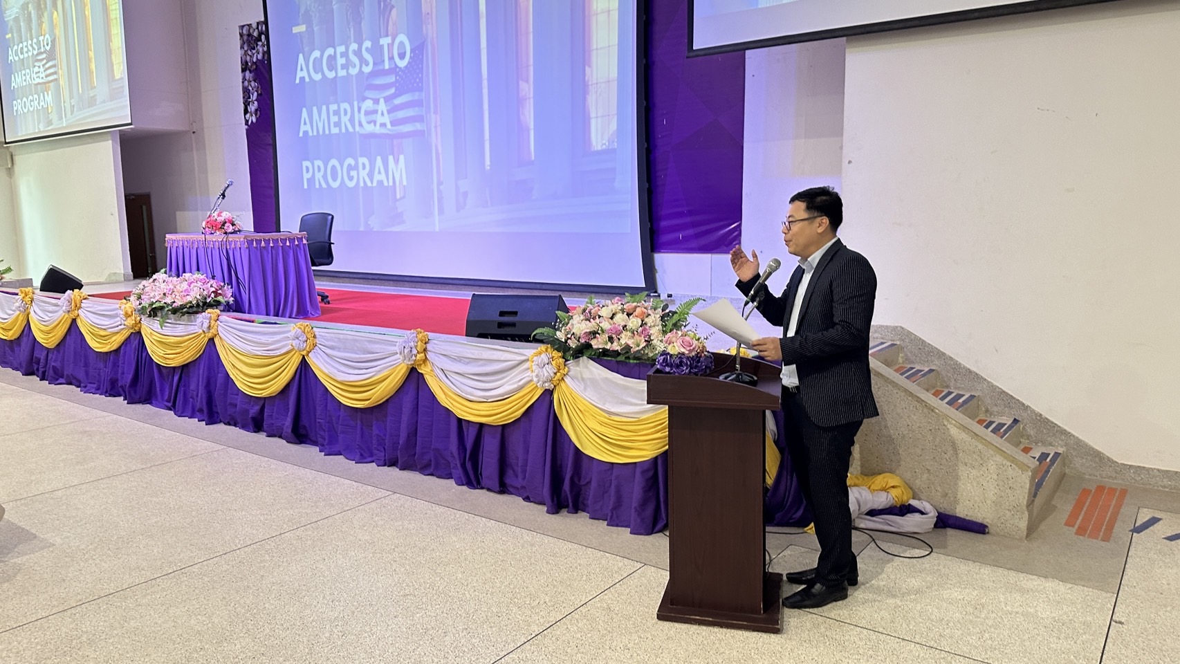 กองบริหารวิชาการ ม.นครพนม จัดกิจกรรมบรรยายแนวทางการศึกษาต่อ การฝึกประสบการณ์และการทำงานในประเทศสหรัฐอเมริกา