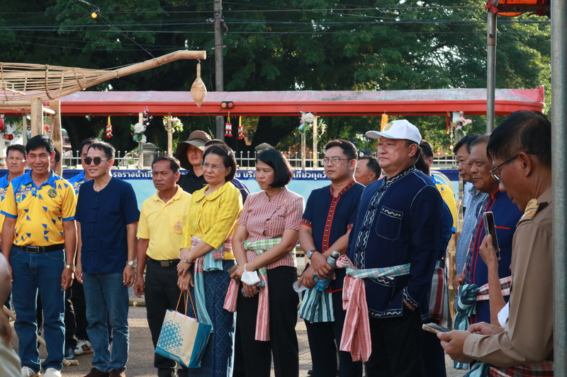 ม.นครพนม ร่วมลงพื้นที่ตรวจเยี่ยมให้กำลังใจคณะผู้จัดทำเรือไฟ