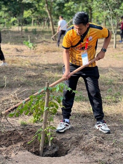 ผู้ฝึกสอนกีฬา ม.นครพนม ร่วมกิจกรรมปลูกป่าเฉลิมพระเกียรติ มหาวิทยาลัยเทคโนโลยีสุรนารี ในการแข่งขันกีฬามหาวิทยาลัยแห่งประเทศไทย ครั้งที่ 50 (รอบคัดเลือก)