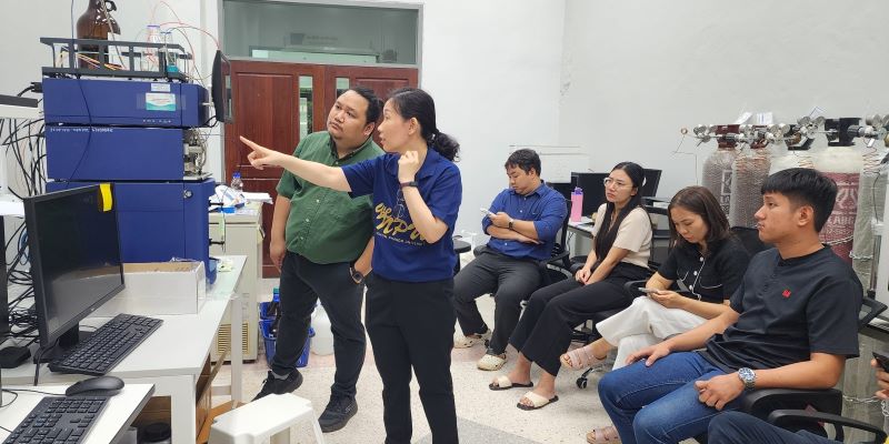 คณะวิทยาศาสตร์ ม.นครพนม จัดอบรมการใช้งานเครื่อง HPLC และ Preperative LC (The Faculty of Science at Nakhon Phanom University organized training on the use of HPLC and Preparative LC machines.)